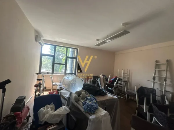 Tirane, jepet me qera ambjent biznesi Kati 0, 230 m² 2.700 € (PAS FAKULTETIT EKONOMIK)