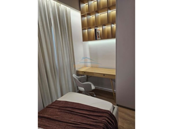 Tirane, jepet me qera apartament 2+1 Kati 4, 91 m² 750 € 