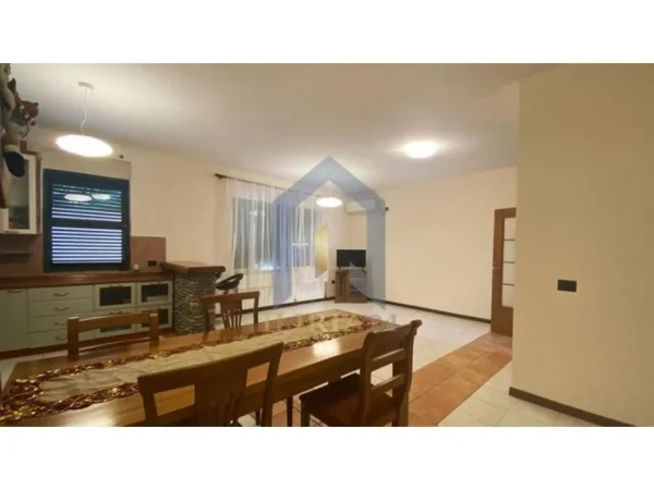 Tirane, shes Vile 5+1+Aneks+Ballkon Kati 3, 468 m² 465.000 € 