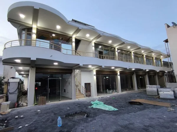 Tirane, jepet me qera ambjent biznesi Kati 2, 1.250 m² 4.000 € (Bathore, rruga ‘’Demokracia’’.)