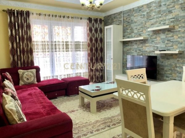 Tirane, jepet me qera apartament 1+1 , 90 m² 450 € (Vilat Gjermane)
