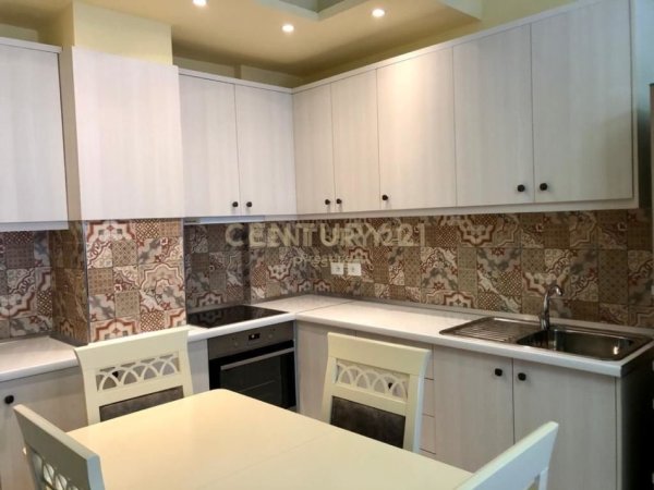 Tirane, jepet me qera apartament 1+1 , 90 m² 450 € (Vilat Gjermane)