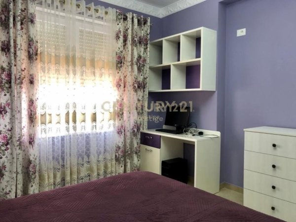 Tirane, jepet me qera apartament 1+1 , 90 m² 450 € (Vilat Gjermane)