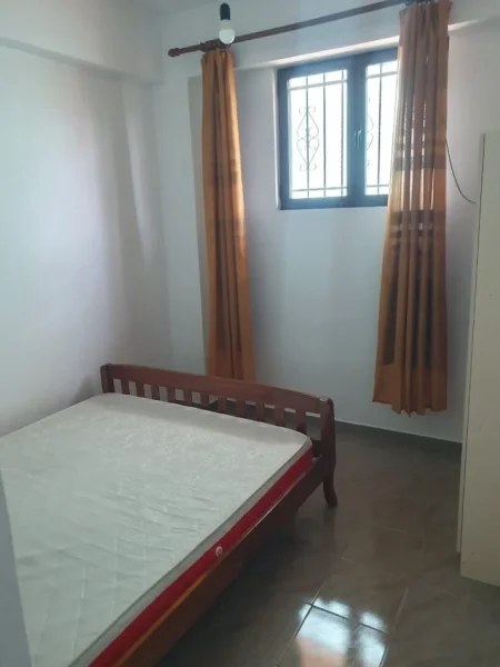 Tirane, jepet me qera apartament 1+1 Kati 1, 78 m² 270€ (Rruga 3 Deshmoret)