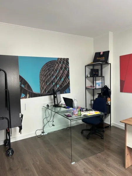 Tirane, jepet me qera zyre Kati 8, 110 m² 1.000 € (BLLOKU)