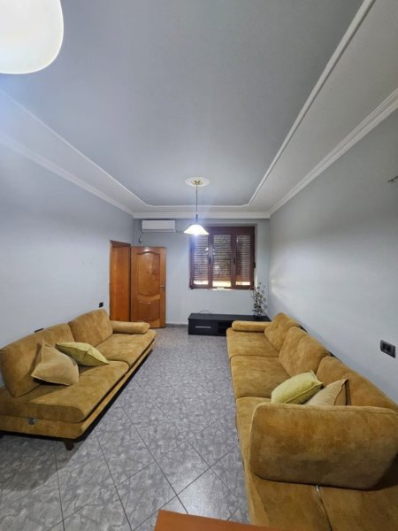 Tirane, jepet me qera apartament 3+1 Kati 1, 650 € 