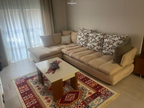 Tirane, jepet me qera apartament 3+1+Ballkon Kati 2, 90 m² 600 € (ish tregu elektrik)