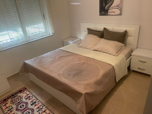 Tirane, jepet me qera apartament 3+1+Ballkon Kati 2, 90 m² 600 € (ish tregu elektrik)