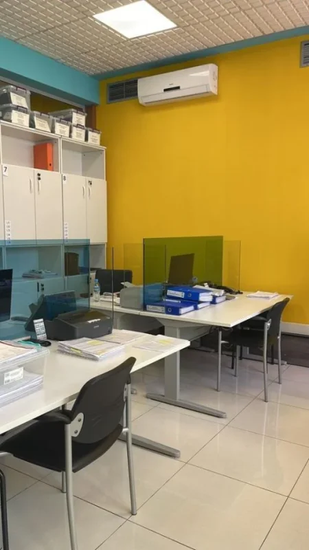 Tirane, jepet me qera zyre Kati 2, 222 m² 4.000 € (bllok)