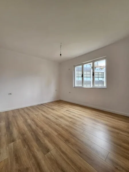 Tirane, shitet apartament 1+1 Kati 4, 130.000 € 