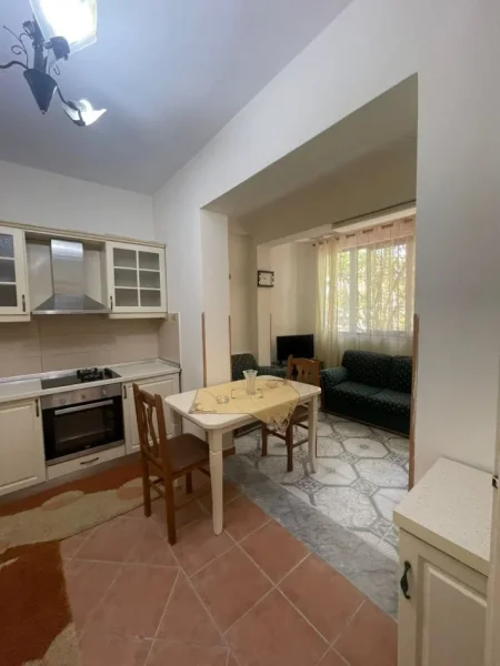 Durres, jepet me qera shtepi Kati 3, 30.000 € 