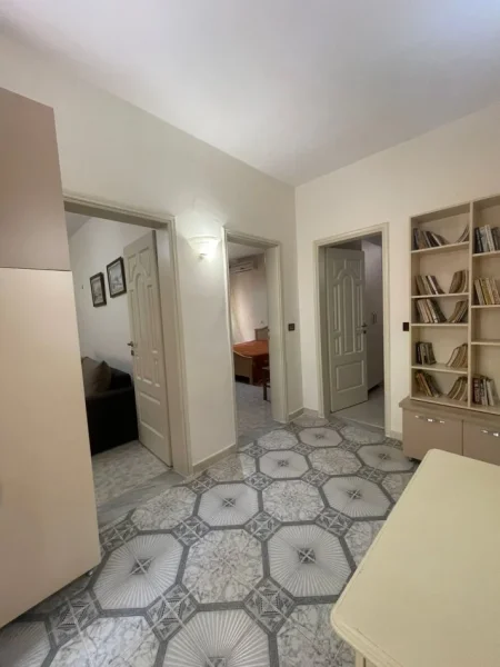Durres, jepet me qera shtepi Kati 3, 30.000 € 