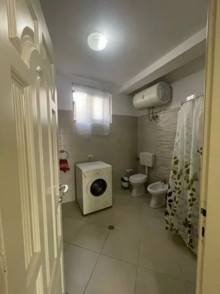 Durres, jepet me qera shtepi Kati 3, 30.000 € 