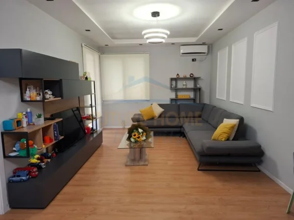 Tirane, jepet me qera apartament 2+1 Kati 2, 113 m² 80 € (Kopshti Botanik)