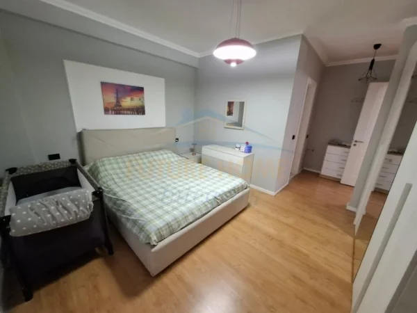 Tirane, jepet me qera apartament 2+1 Kati 2, 113 m² 80 € (Kopshti Botanik)