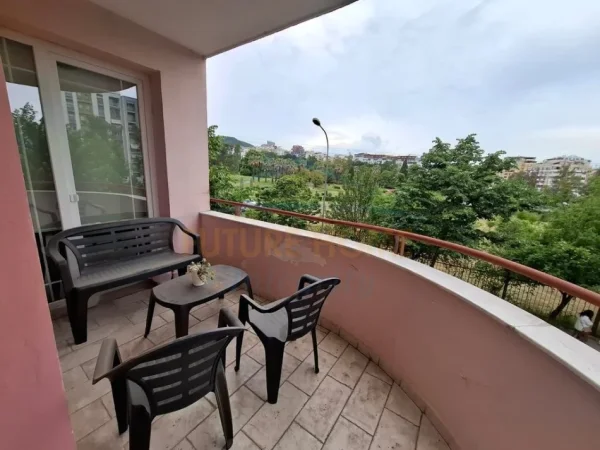 Tirane, jepet me qera apartament 2+1 Kati 2, 113 m² 80 € (Kopshti Botanik)