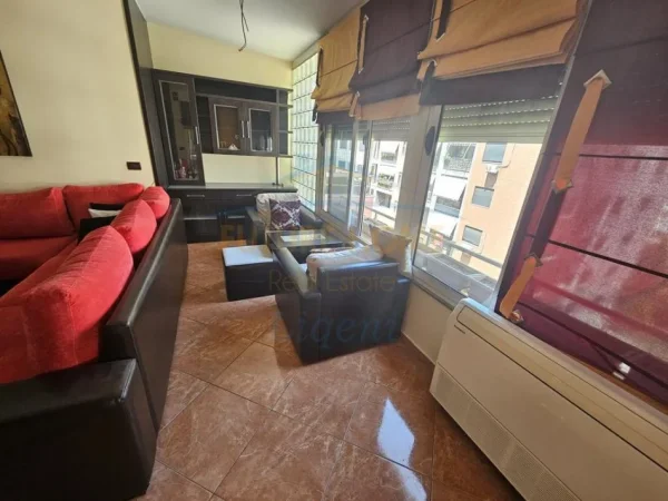 Tirane, shitet apartament 3+1 Kati 2, 95 m² 190.000 € (Unaza e Re, Prane Rrethrrotullimit)