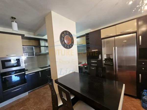 Tirane, shitet apartament 3+1 Kati 2, 95 m² 190.000 € (Unaza e Re, Prane Rrethrrotullimit)