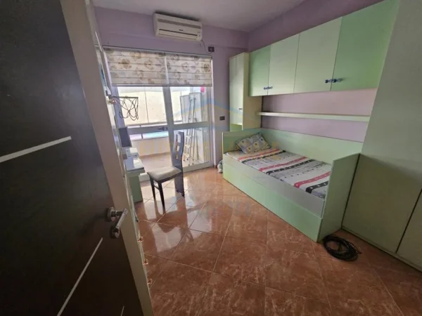 Tirane, shitet apartament 3+1 Kati 2, 95 m² 190.000 € (Unaza e Re, Prane Rrethrrotullimit)