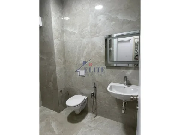 Tirane, jepet me qera apartament 2+1+Ballkon Kati 3, 650 m² 650 € (Arlis, Farmacia 10)