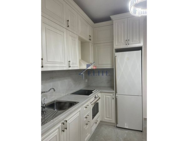 Tirane, jepet me qera apartament 2+1+Ballkon Kati 3, 650 m² 650 € (Arlis, Farmacia 10)