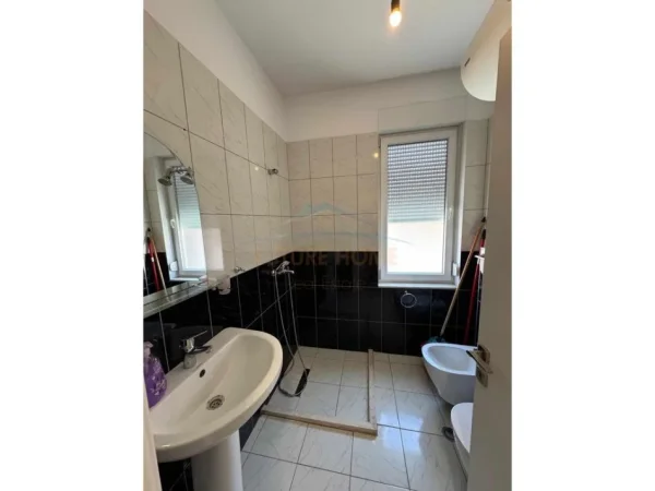 Tirane, shitet apartament 1+1 Kati 8, 50 m² 108.000 € (Rruga Dritan Hoxha)