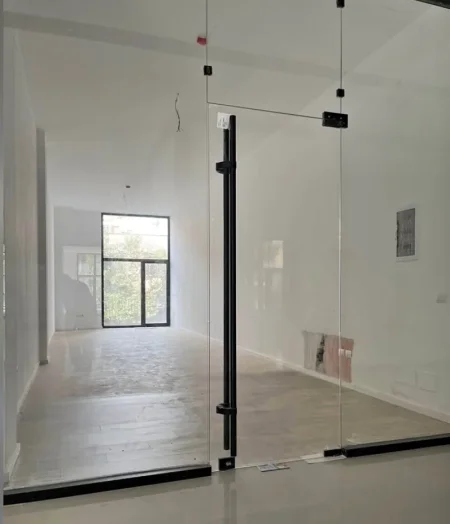 Tirane, jepet me qera zyre , 85 m² 1.400 € 