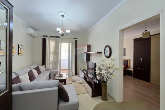 Tirane, jepet me qera apartament 2+1 Kati 4, 88 m² 580 € (tregu elektrik)