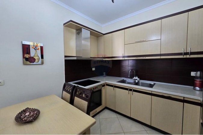 Tirane, jepet me qera apartament 2+1 Kati 4, 88 m² 580 € (tregu elektrik)