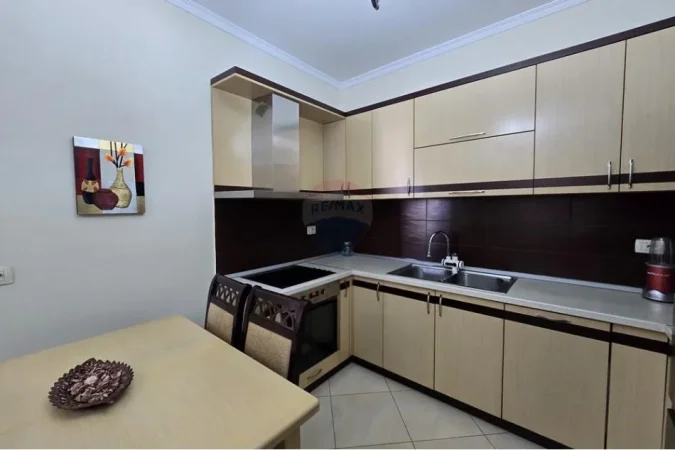 Tirane, jepet me qera apartament 2+1 Kati 4, 88 m² 580 € (tregu elektrik)