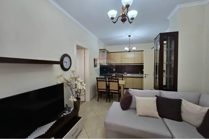 Tirane, jepet me qera apartament 2+1 Kati 4, 88 m² 580 € (tregu elektrik)