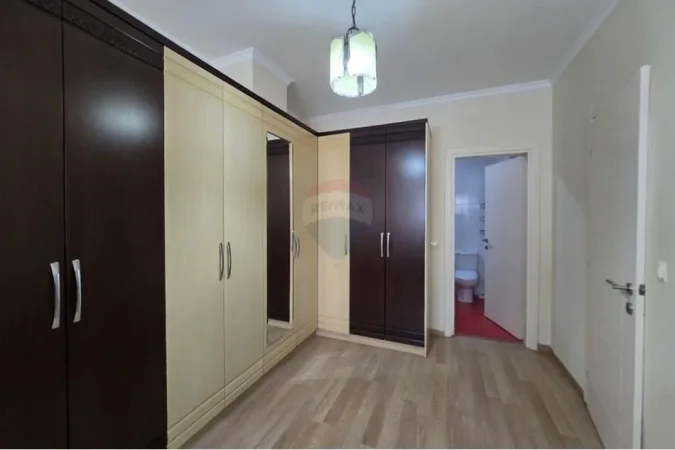 Tirane, jepet me qera apartament 2+1 Kati 4, 88 m² 580 € (tregu elektrik)
