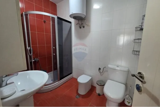 Tirane, jepet me qera apartament 2+1 Kati 4, 88 m² 580 € (tregu elektrik)