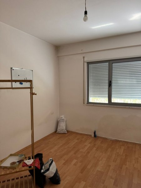 Tirane, jepet me qera apartament 1+1+Ballkon , 70 m² 350 € (rruga 5 maj , prane concord center)