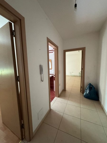 Tirane, jepet me qera apartament 1+1+Ballkon , 70 m² 350 € (rruga 5 maj , prane concord center)