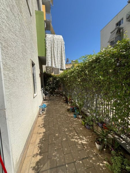 Tirane, jepet me qera apartament 1+1+Ballkon , 70 m² 350 € (rruga 5 maj , prane concord center)