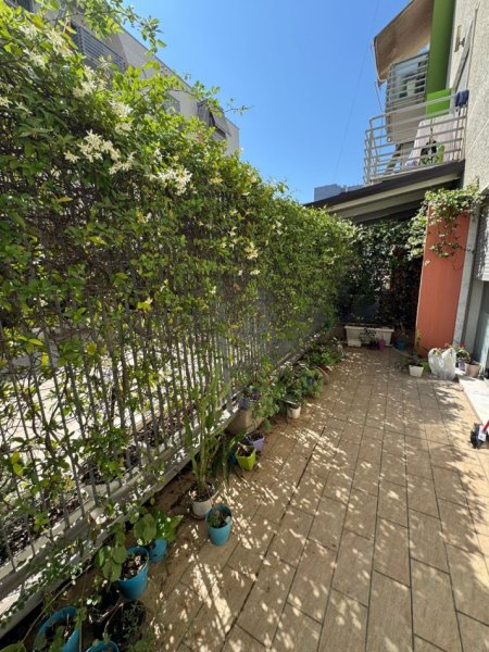 Tirane, jepet me qera apartament 1+1+Ballkon , 70 m² 350 € (rruga 5 maj , prane concord center)