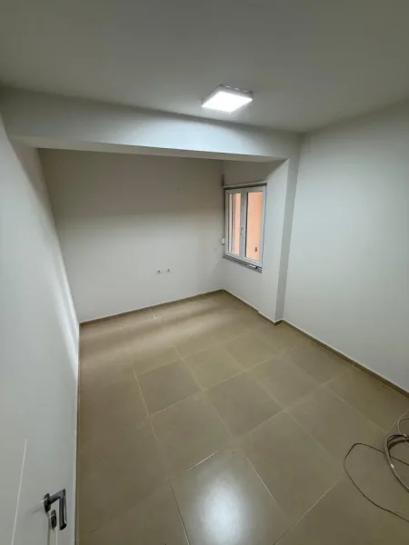 Tirane, jepet me qera apartament 2+1 Kati 2, 1.000 € 