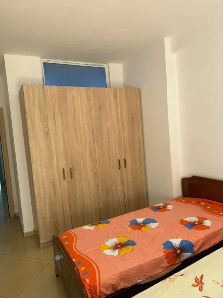Tirane, jepet me qera apartament 1+1 Kati 4, 450 € 