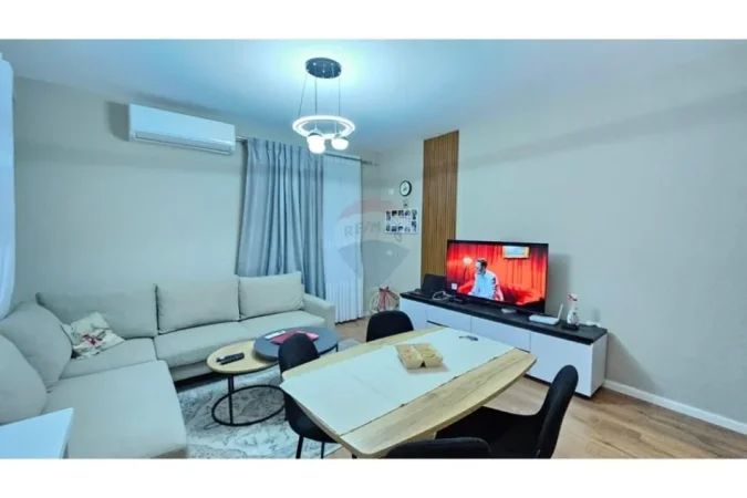 Tirane, jepet me qera apartament 2+1+Ballkon Kati 3, 94 m² 600 € (fusha e aviacionit)