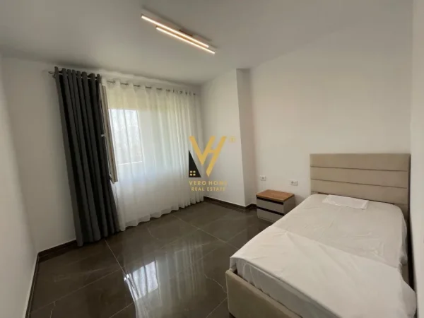 Tirane, jepet me qera apartament 2+1+Ballkon Kati 5, 100 m² 600 € (YZBERISHT)