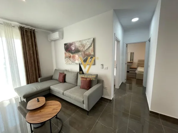 Tirane, jepet me qera apartament 2+1+Ballkon Kati 5, 100 m² 600 € (YZBERISHT)