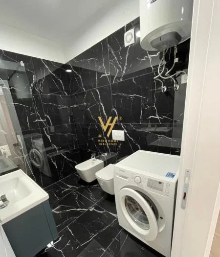 Tirane, jepet me qera apartament 2+1+Ballkon Kati 5, 100 m² 600 € (YZBERISHT)