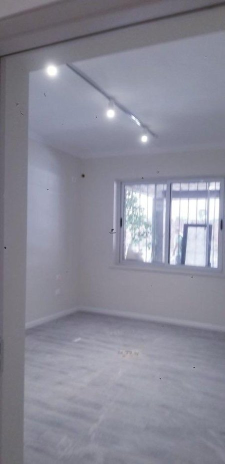 Tirane, jepet me qera zyre Kati 0, 90 m² 1.300 € (BLLOKU)