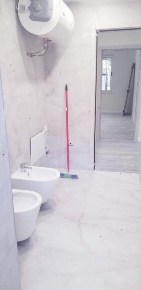 Tirane, jepet me qera zyre Kati 0, 90 m² 1.300 € (BLLOKU)