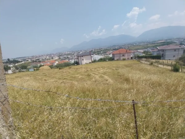 Tirane, shes toke , 2.800 m² 532.000 € (Perball Saukut)