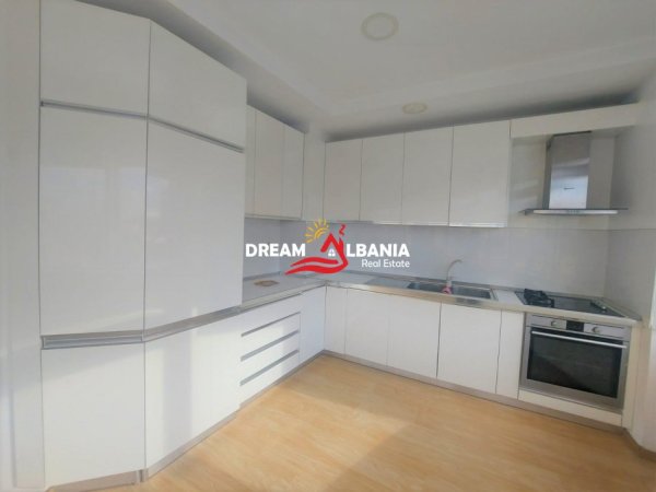 Tirane, jepet me qera apartament 3+1+Ballkon Kati 3, 180 m² 1.400 € (Tek Rruga e Elbasanit - ID 4231335)