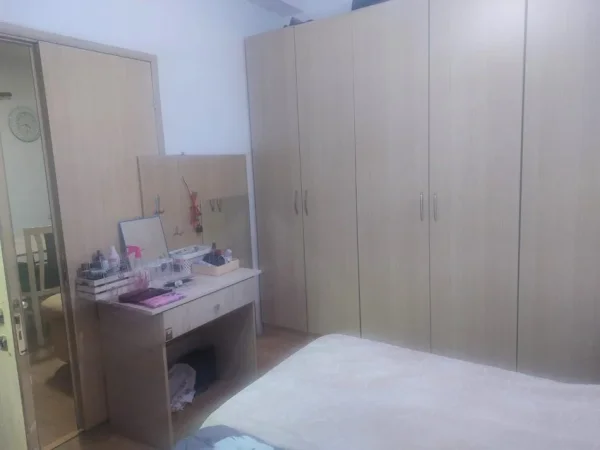 Tirane, jepet me qera apartament 1+1 Kati 2, 400 € 