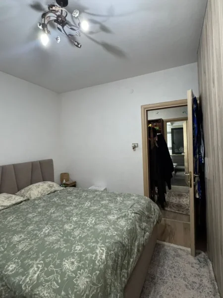 Tirane, jepet me qera apartament 1+1+Ballkon Kati 3, 60 m² 400 € (Varri Bamit ,rruga xhanfize keko)