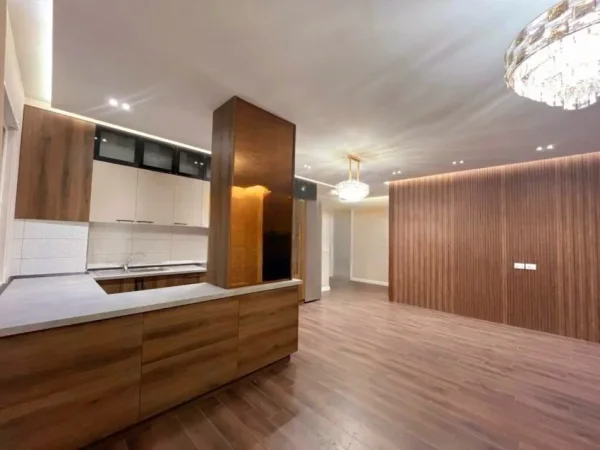 Tirane, shitet apartament 2+1 , 120 m² (Perballe Xhamise)